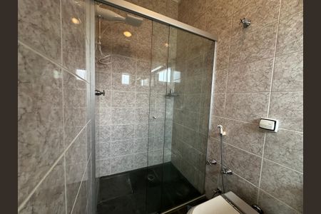 Casa de condomínio para alugar com 375m², 4 quartos e 4 vagasBanheiro da Suíte 1