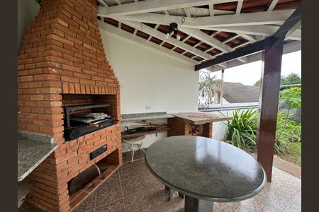 Casa de condomínio para alugar com 375m², 4 quartos e 4 vagasChurrasqueira