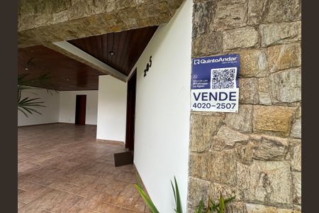 Casa de condomínio para alugar com 375m², 4 quartos e 4 vagasFachada