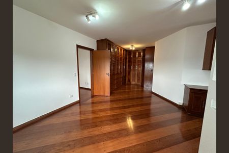 Casa de condomínio para alugar com 375m², 4 quartos e 4 vagasSuíte 2