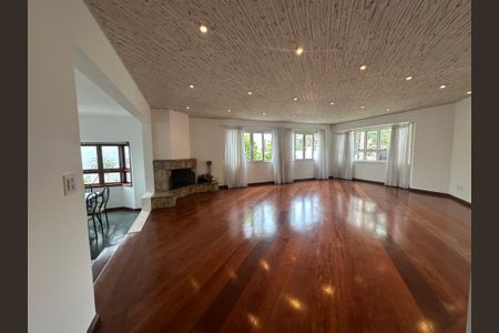 Sala de casa de condomínio para alugar com 4 quartos, 375m² em Morada dos Pássaros, Barueri