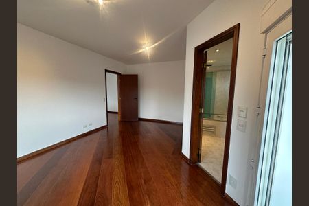 Casa de condomínio para alugar com 375m², 4 quartos e 4 vagasSuíte 4