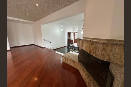 Sala de casa de condomínio para alugar com 4 quartos, 375m² em Morada dos Pássaros, Barueri