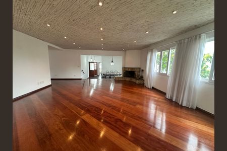 Casa de condomínio para alugar com 375m², 4 quartos e 4 vagasSala