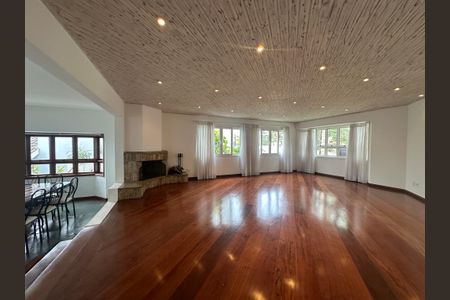 Casa de condomínio para alugar com 375m², 4 quartos e 4 vagasSala
