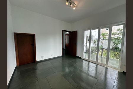 Casa de condomínio para alugar com 375m², 4 quartos e 4 vagasSuíte 1