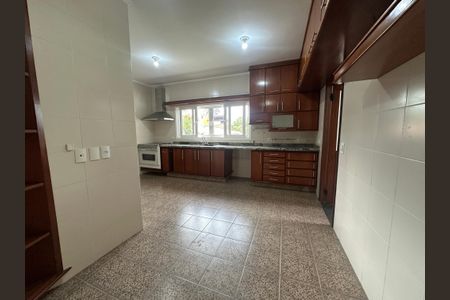 Casa de condomínio para alugar com 375m², 4 quartos e 4 vagasCozinha