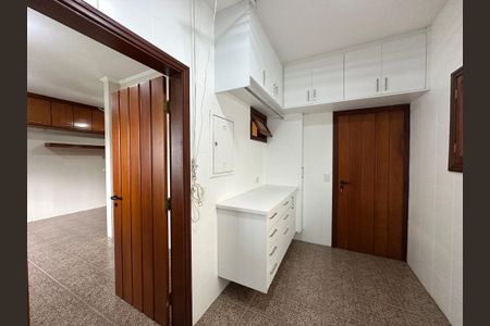 Casa de condomínio para alugar com 375m², 4 quartos e 4 vagasÁrea de Serviço