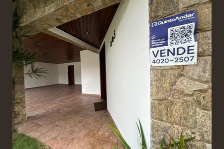 Casa de condomínio para alugar com 375m², 4 quartos e 4 vagasFachada