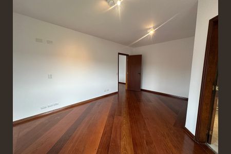 Casa de condomínio para alugar com 375m², 4 quartos e 4 vagasSuíte 4