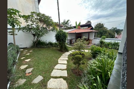 Casa de condomínio para alugar com 375m², 4 quartos e 4 vagasQuintal