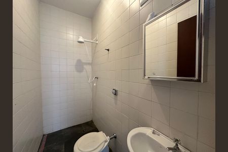 Casa de condomínio para alugar com 375m², 4 quartos e 4 vagasBanheiro de serviço