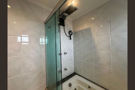 Casa de condomínio para alugar com 375m², 4 quartos e 4 vagasBanheiro da Suíte 4