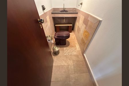 Casa de condomínio para alugar com 375m², 4 quartos e 4 vagasLavabo