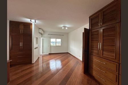 Casa de condomínio para alugar com 375m², 4 quartos e 4 vagasSuíte 2