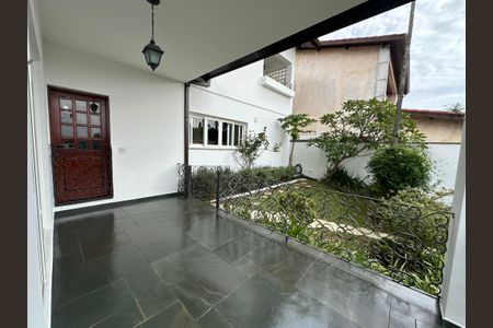 Casa de condomínio para alugar com 375m², 4 quartos e 4 vagasVaranda da Sala