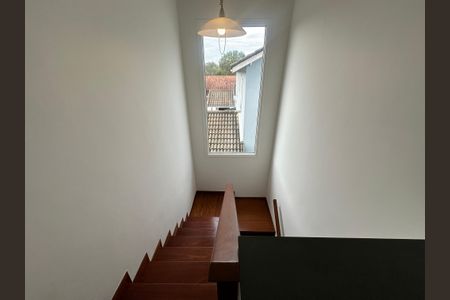Casa de condomínio para alugar com 375m², 4 quartos e 4 vagasEscada