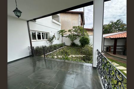 Casa de condomínio para alugar com 375m², 4 quartos e 4 vagasVaranda da Sala