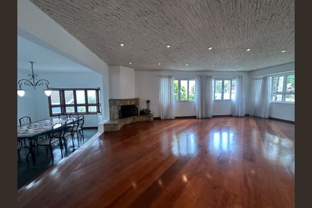 Casa de condomínio para alugar com 375m², 4 quartos e 4 vagasSala