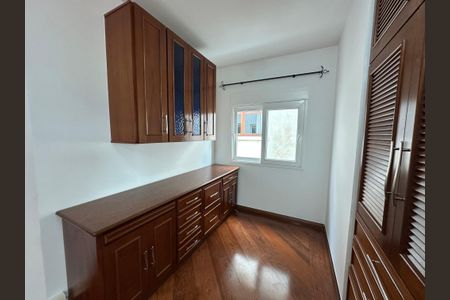 Casa de condomínio para alugar com 375m², 4 quartos e 4 vagasSuíte 2