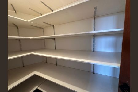 Casa de condomínio para alugar com 375m², 4 quartos e 4 vagasDespensa