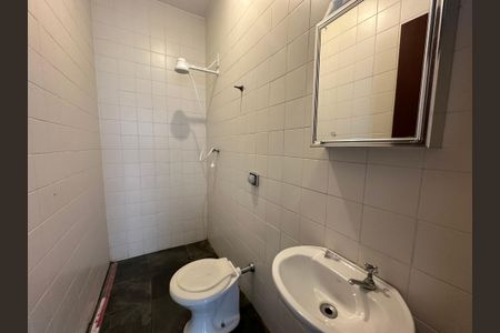 Casa de condomínio para alugar com 375m², 4 quartos e 4 vagasBanheiro de serviço