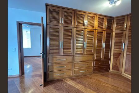 Casa de condomínio para alugar com 375m², 4 quartos e 4 vagasCloset da suíte 2