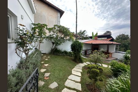 Casa de condomínio para alugar com 375m², 4 quartos e 4 vagasQuintal