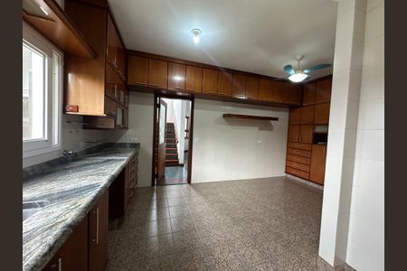 Casa de condomínio para alugar com 375m², 4 quartos e 4 vagasCozinha