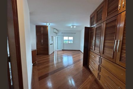 Casa de condomínio para alugar com 375m², 4 quartos e 4 vagasCloset da suíte 2