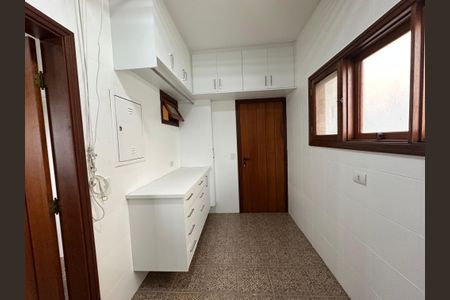 Casa de condomínio para alugar com 375m², 4 quartos e 4 vagasÁrea de Serviço