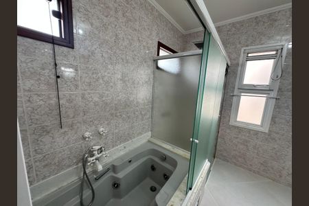 Casa de condomínio para alugar com 375m², 4 quartos e 4 vagasBanheiro da Suíte 2