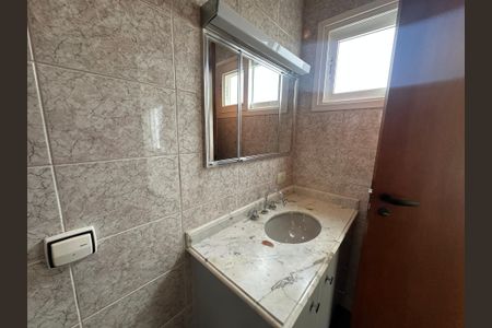 Casa de condomínio para alugar com 375m², 4 quartos e 4 vagasBanheiro da Suíte 1