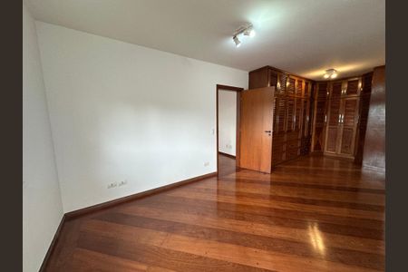 Casa de condomínio para alugar com 375m², 4 quartos e 4 vagasSuíte 2