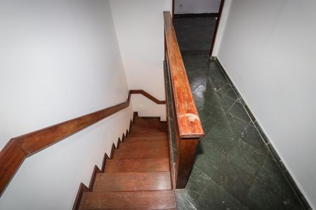 Casa para alugar com 125m², 2 quartos e 2 vagasEscada