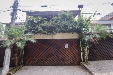Casa para alugar com 125m², 2 quartos e 2 vagasFachada da Casa com placa