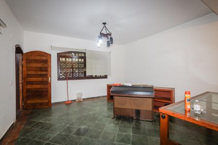 Casa para alugar com 125m², 2 quartos e 2 vagasSala