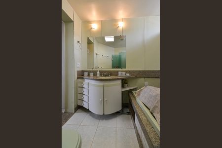 Apartamento à venda com 155m², 2 quartos e 1 vaga Apartamento à venda com 155m², 2 quartos e 1 vagaBanheiro Suíte