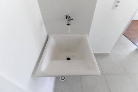 Sala - Cozinha de apartamento para alugar com 2 quartos, 32m² em Vila Carmosina, São Paulo