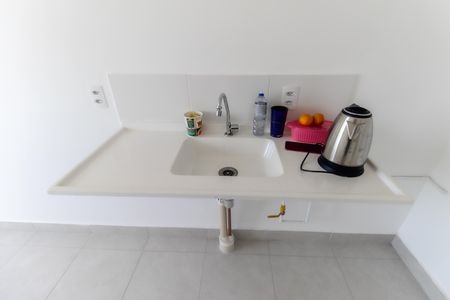 Sala - Cozinha de apartamento para alugar com 2 quartos, 32m² em Vila Carmosina, São Paulo