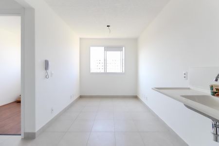 Sala - Cozinha de apartamento para alugar com 2 quartos, 32m² em Vila Carmosina, São Paulo