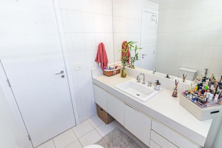 Apartamento à venda com 146m², 3 quartos e 2 vagas Apartamento à venda com 146m², 3 quartos e 2 vagasBanheiro da Suíte 2