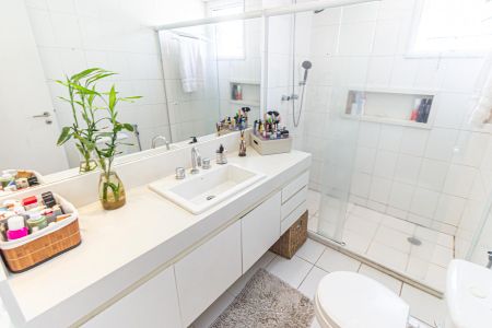 Apartamento à venda com 146m², 3 quartos e 2 vagas Apartamento à venda com 146m², 3 quartos e 2 vagasBanheiro da Suíte 2
