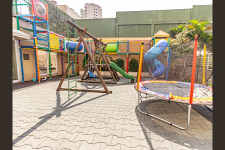 Apartamento à venda com 146m², 3 quartos e 2 vagas Apartamento à venda com 146m², 3 quartos e 2 vagasÁrea comum - Playground