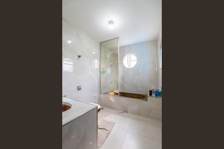 Casa à venda com 125m², 4 quartos e 2 vagasBanheiro da Suíte