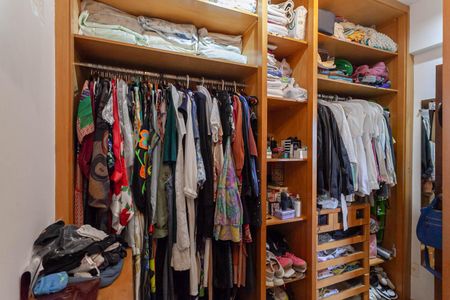 Apartamento à venda com 300m², 3 quartos e 3 vagasCloset da suíte 1