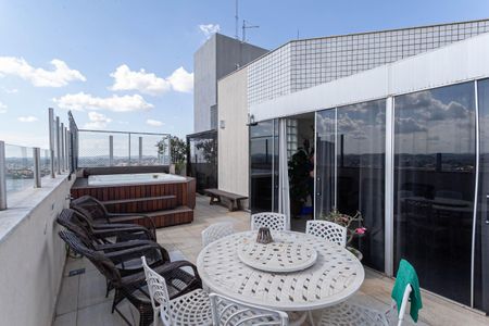 Apartamento à venda com 300m², 3 quartos e 3 vagasCobertura 