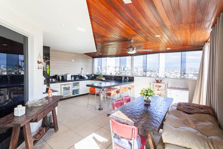 Apartamento à venda com 300m², 3 quartos e 3 vagasCobertura 