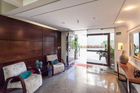 Apartamento à venda com 300m², 3 quartos e 3 vagasHall social