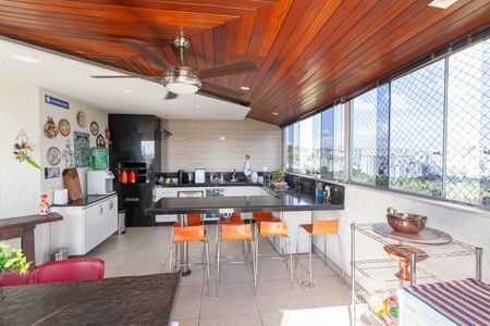 Apartamento à venda com 300m², 3 quartos e 3 vagasCobertura 